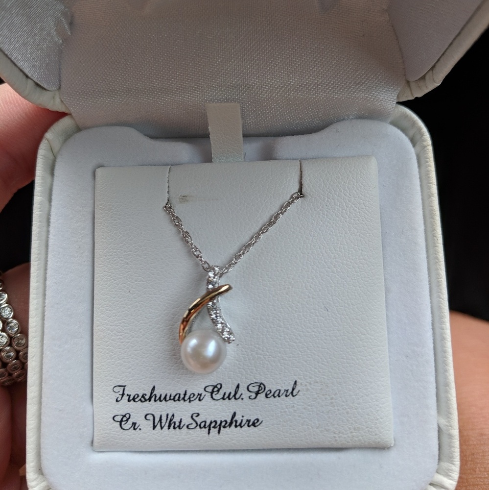 Freshwater cultured pearl necklace